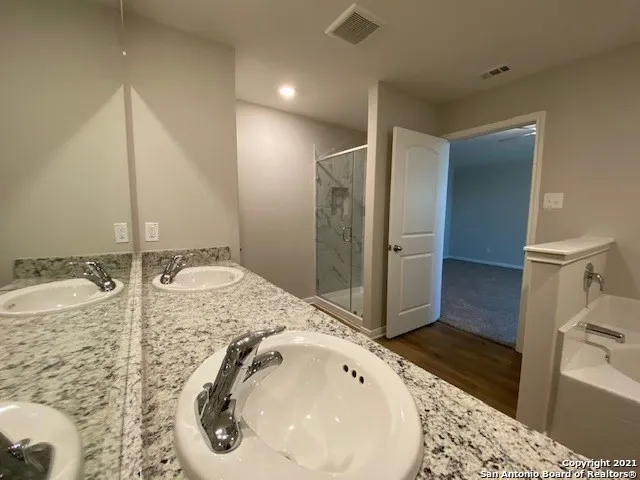9310 Bennett Forest Converse, TX 78109