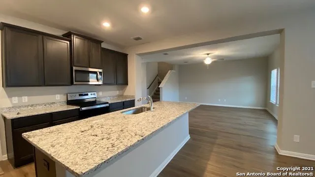 9310 Bennett Forest Converse, TX 78109