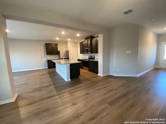 9310 Bennett Forest Converse, TX 78109