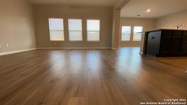 9310 Bennett Forest Converse, TX 78109