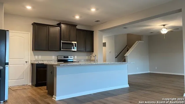 9310 Bennett Forest Converse, TX 78109