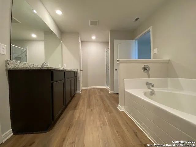 9310 Bennett Forest Converse, TX 78109