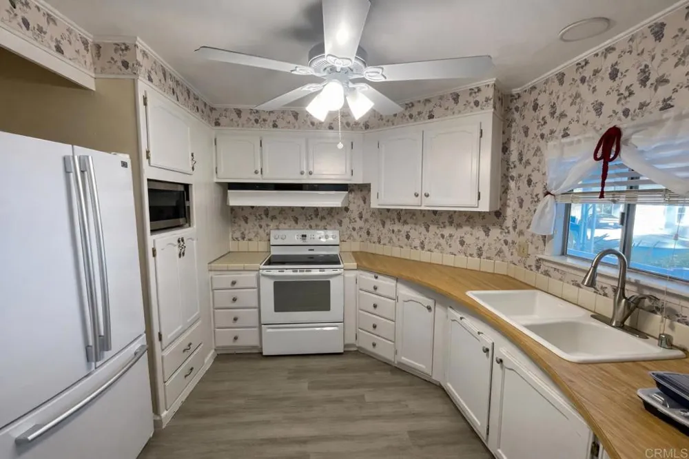 8975 Lawrence Welk Drive #SPC 2 Escondido, CA 92026