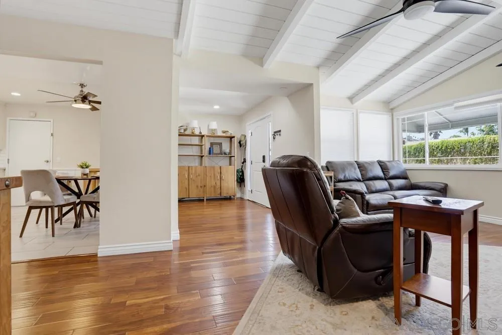 14319 Old Community Rd Poway, CA 92064