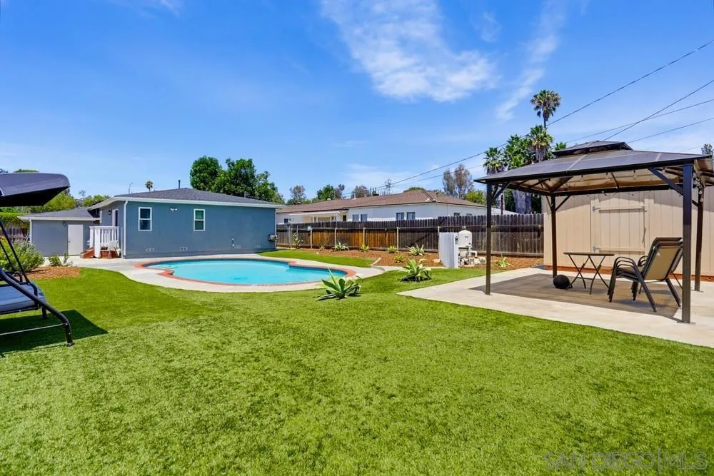 14319 Old Community Rd Poway, CA 92064