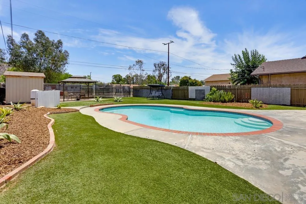14319 Old Community Rd Poway, CA 92064
