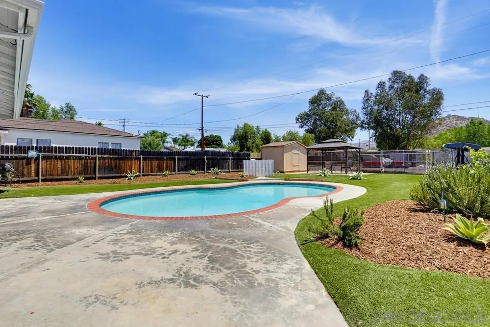 14319 Old Community Rd Poway, CA 92064