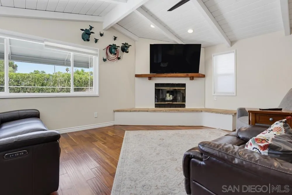 14319 Old Community Rd Poway, CA 92064