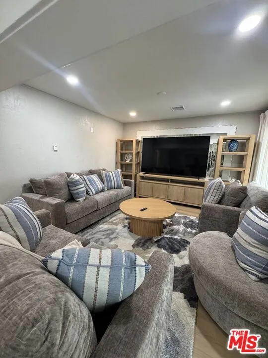 1982 Olive Avenue Long Beach, CA 90806