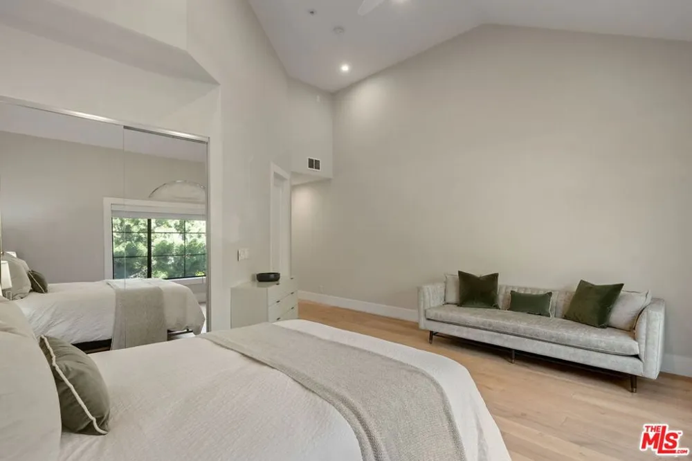 241 S Lasky Drive Beverly Hills, CA 90212