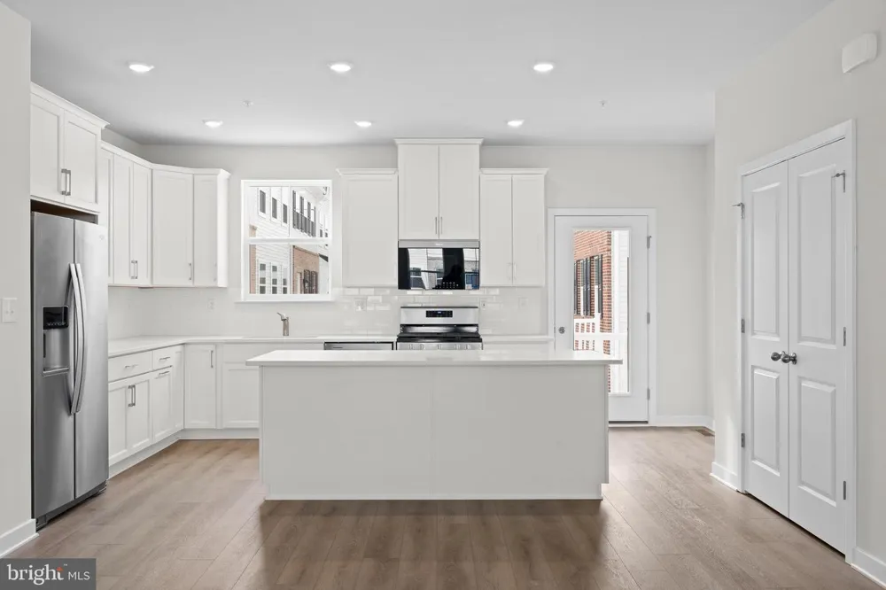 56 CONTINENTAL WAY Bridgeport, PA 19405
