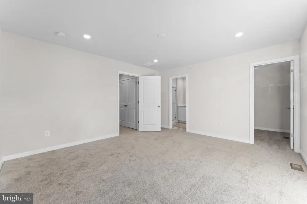 56 CONTINENTAL WAY Bridgeport, PA 19405