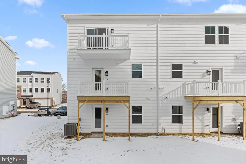 56 CONTINENTAL WAY Bridgeport, PA 19405