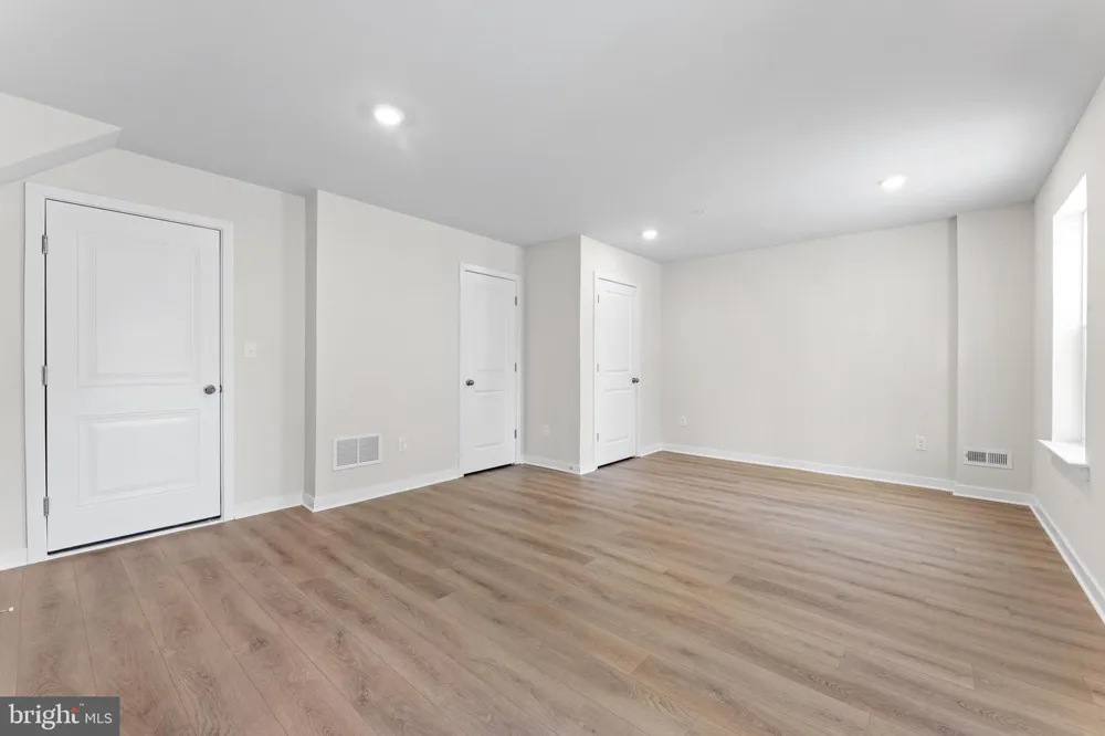 56 CONTINENTAL WAY Bridgeport, PA 19405