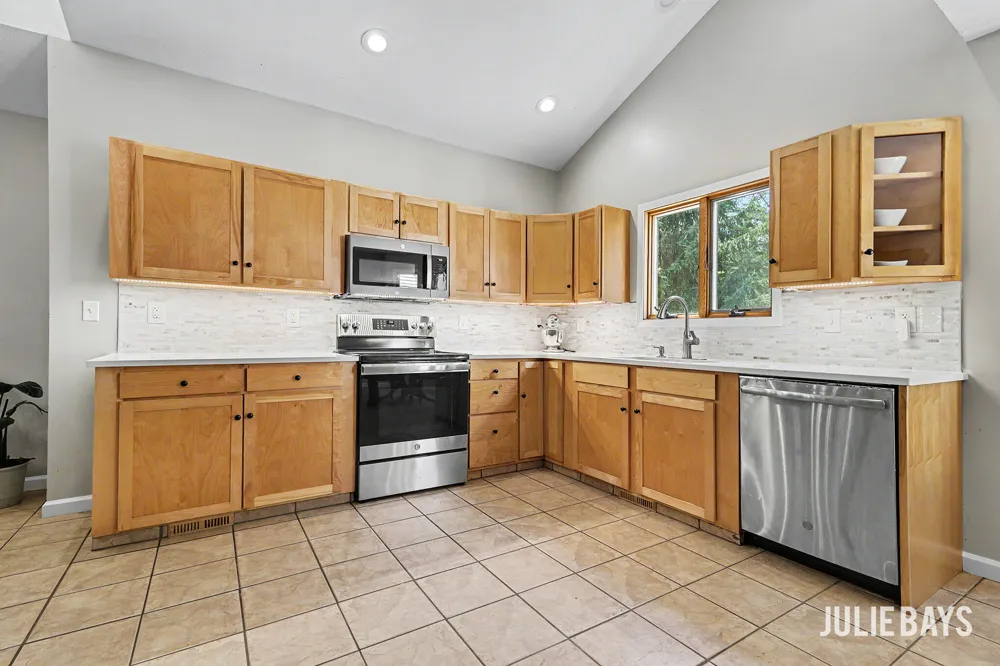 6202 Black Creek Drive Middleville, MI 49333