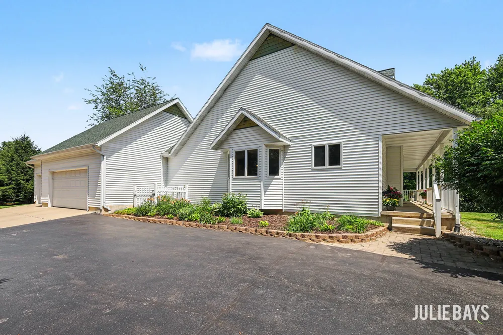 6202 Black Creek Drive Middleville, MI 49333
