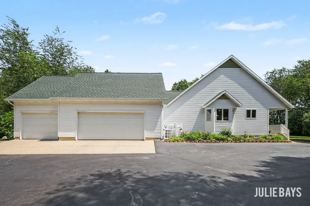 6202 Black Creek Drive Middleville, MI 49333