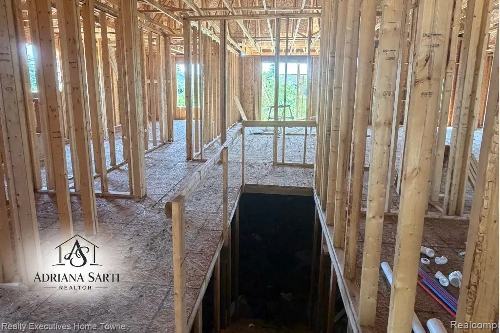 35039 Cygnet Circle Richmond City, MI 48062