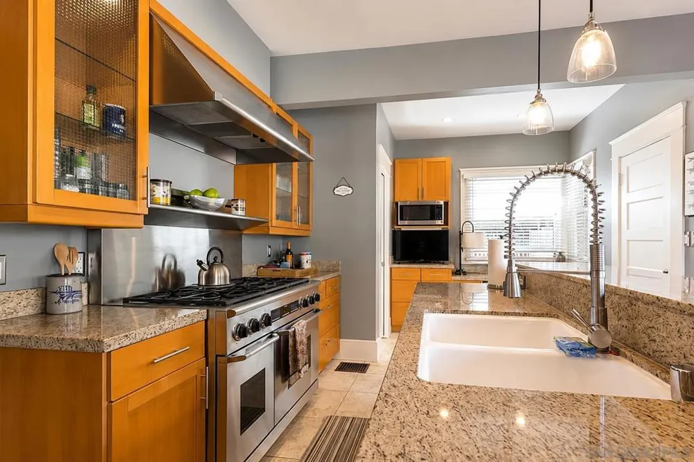 2442 F St San Diego, CA 92102