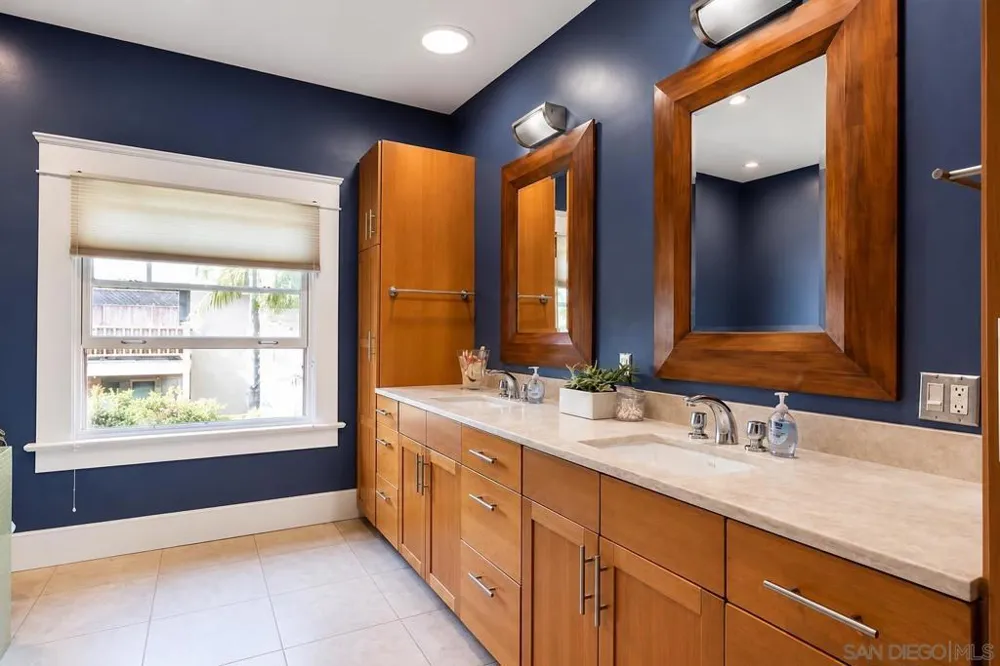 2442 F St San Diego, CA 92102