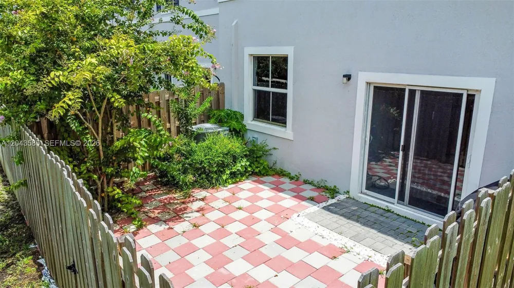 11889 NW 47th Mnr Coral Springs, FL 33076