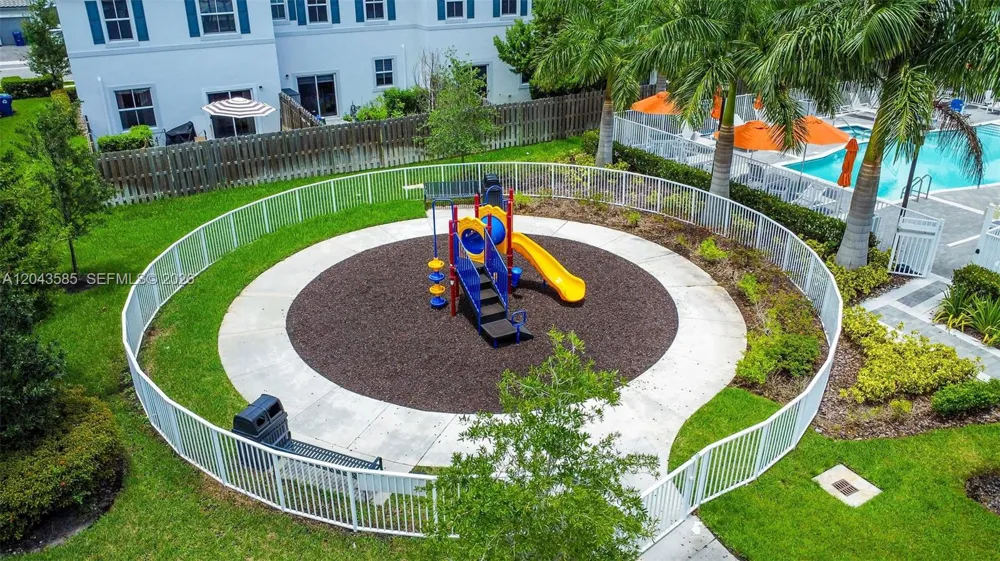 11889 NW 47th Mnr Coral Springs, FL 33076