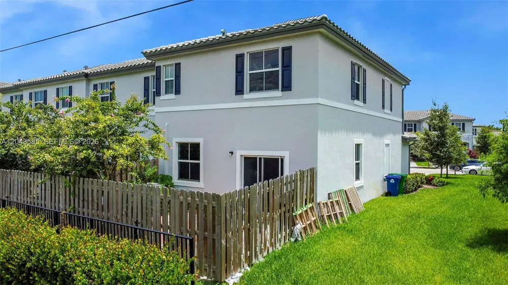 11889 NW 47th Mnr Coral Springs, FL 33076