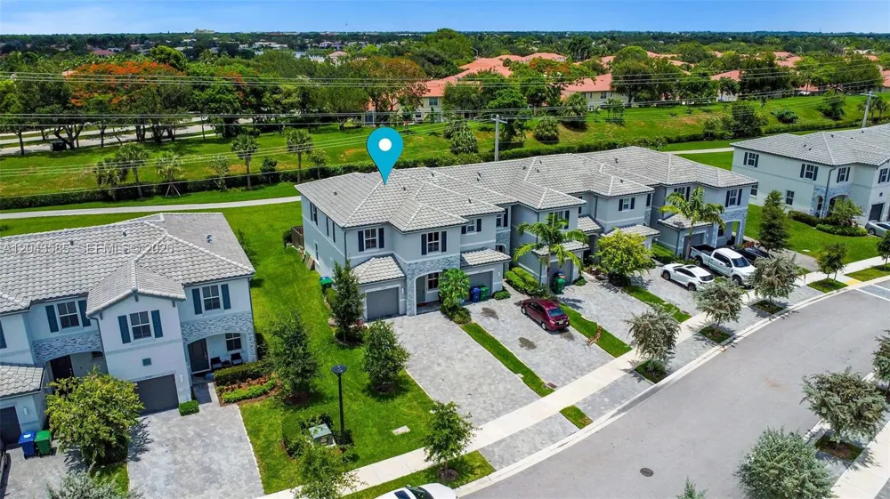 11889 NW 47th Mnr Coral Springs, FL 33076