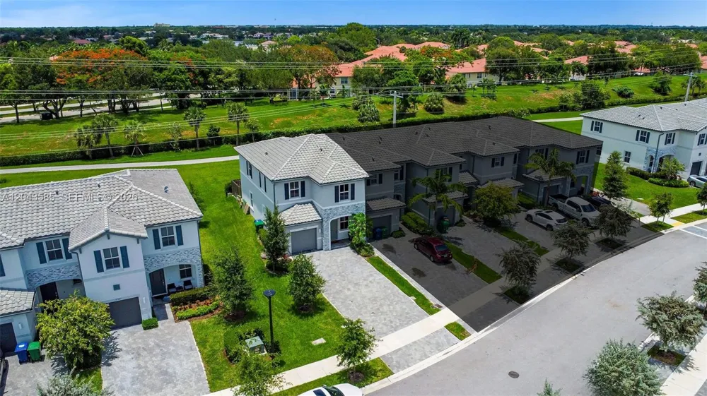 11889 NW 47th Mnr Coral Springs, FL 33076