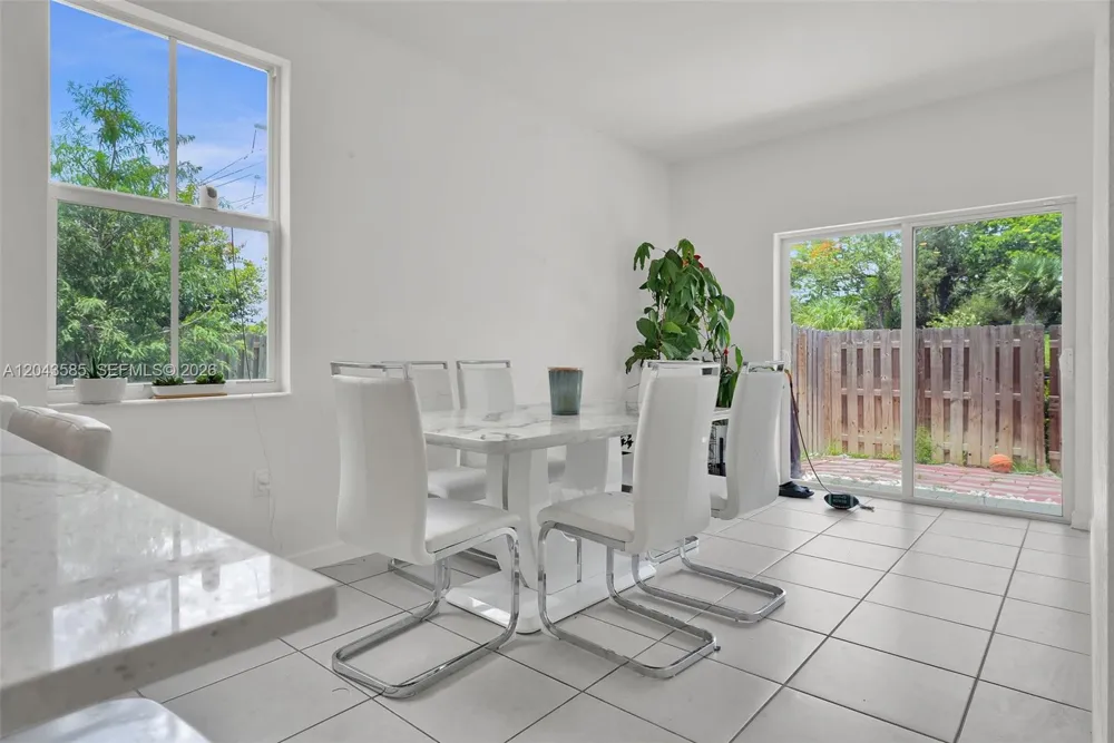 11889 NW 47th Mnr Coral Springs, FL 33076