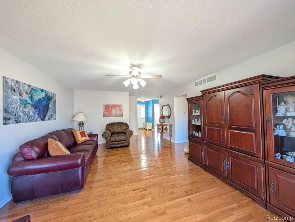 3178 Amsterdam Drive Vienna Charter Township, MI 48420