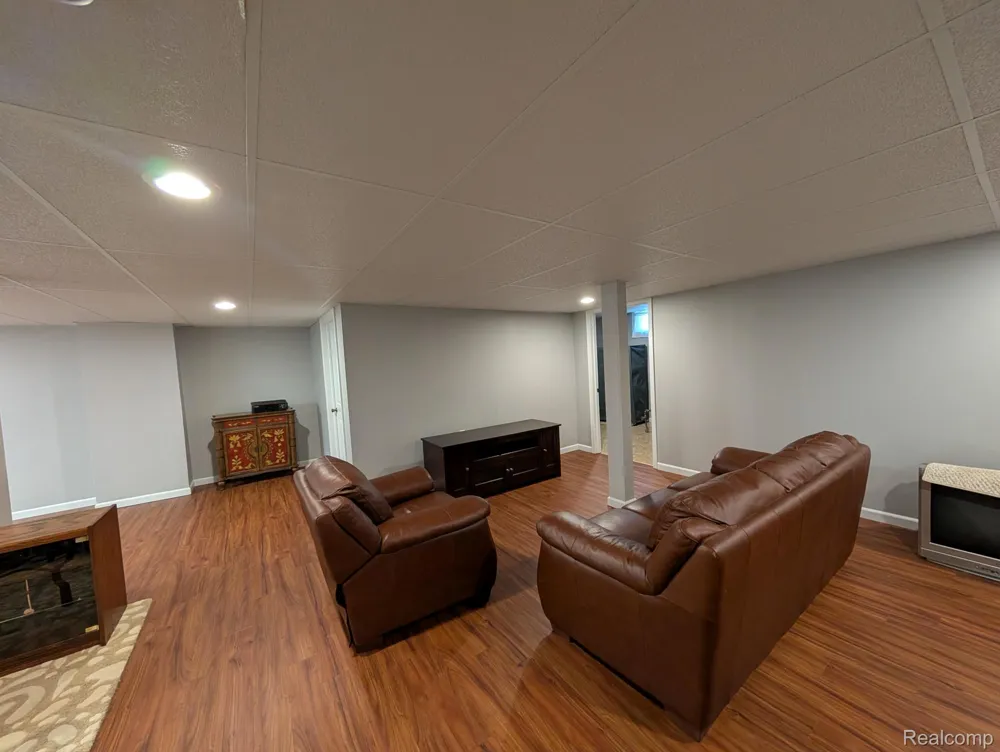 3178 Amsterdam Drive Vienna Charter Township, MI 48420