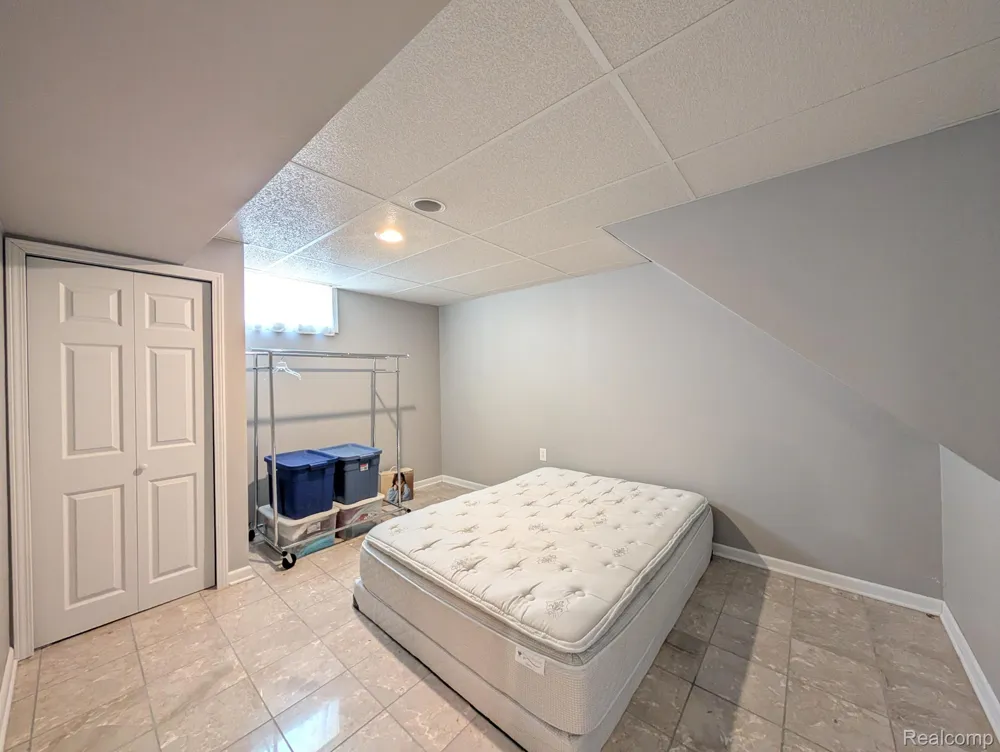 3178 Amsterdam Drive Vienna Charter Township, MI 48420