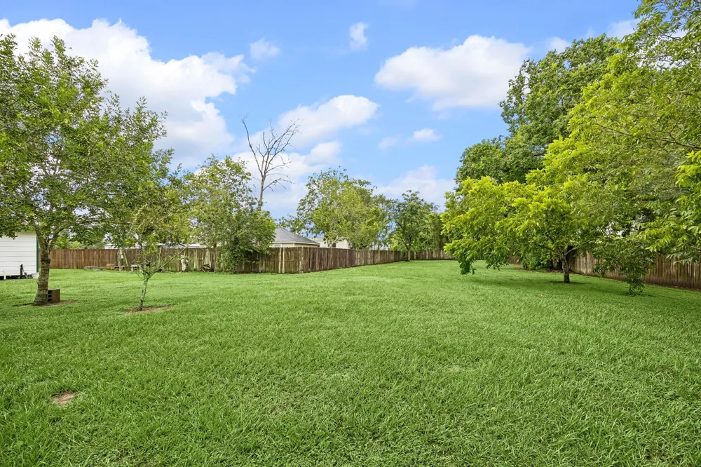 945 Lake Avenue Eagle Lake, TX 77434