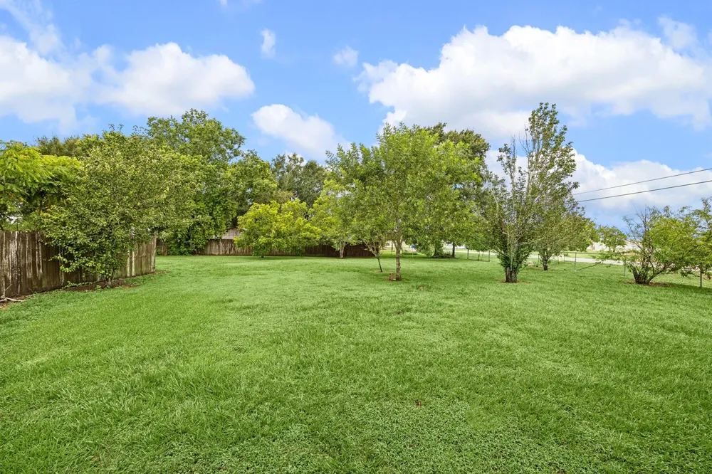 945 Lake Avenue Eagle Lake, TX 77434
