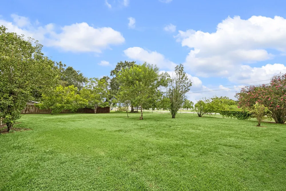 945 Lake Avenue Eagle Lake, TX 77434