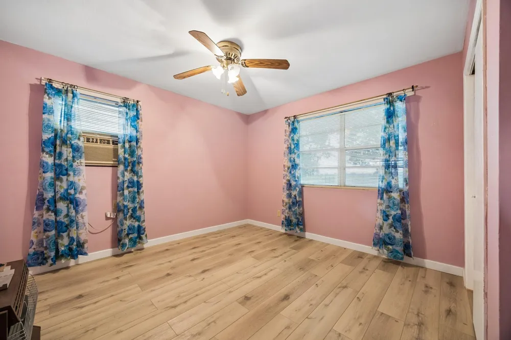 945 Lake Avenue Eagle Lake, TX 77434