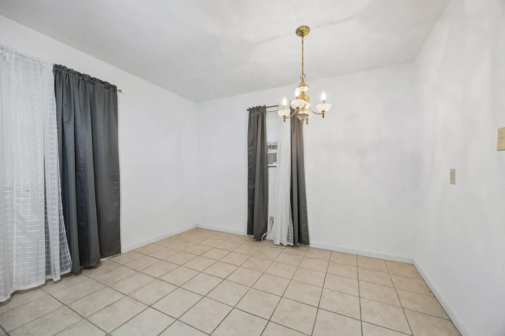 945 Lake Avenue Eagle Lake, TX 77434