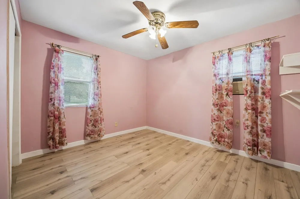 945 Lake Avenue Eagle Lake, TX 77434