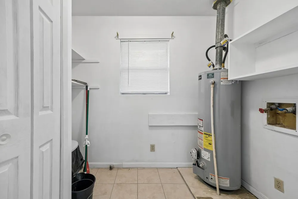 945 Lake Avenue Eagle Lake, TX 77434