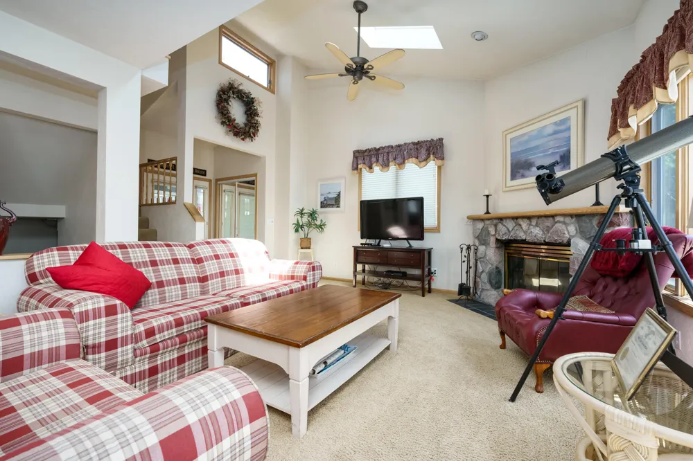 15525 M-43 Hickory Corners, MI 49060