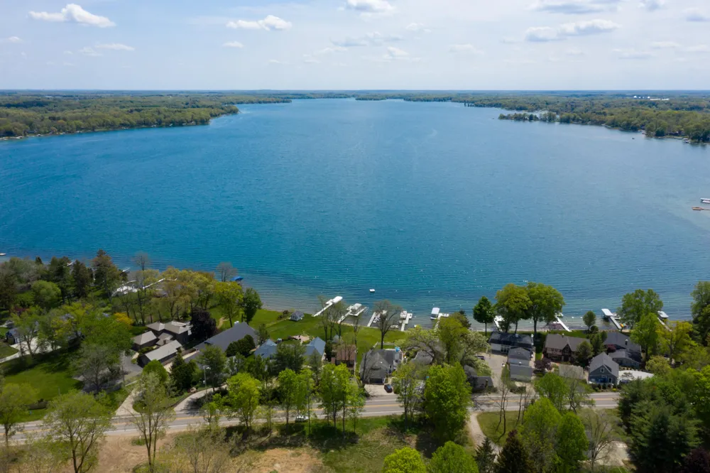 15525 M-43 Hickory Corners, MI 49060