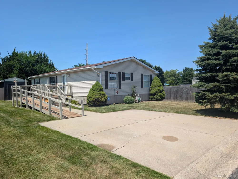 59 Foxpointe Court Swartz Creek City, MI 48473
