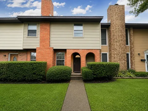 1528 Silverpines Road #528