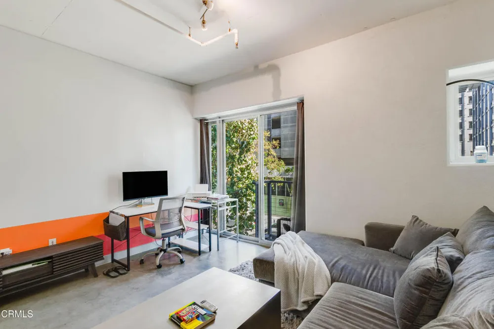 645 W 9th Street #221 Los Angeles, CA 90015