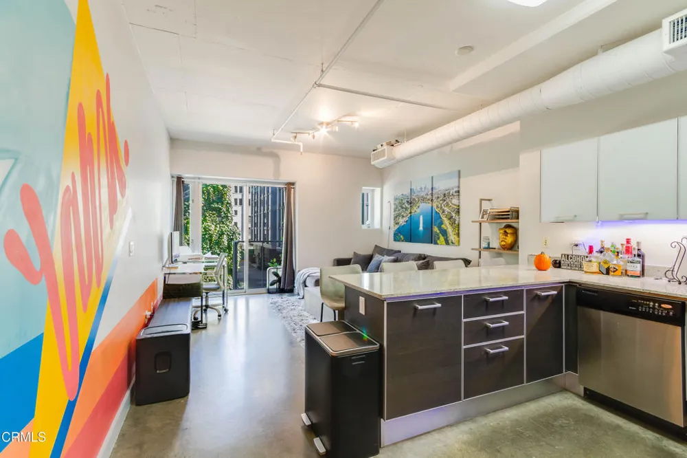 645 W 9th Street #221 Los Angeles, CA 90015
