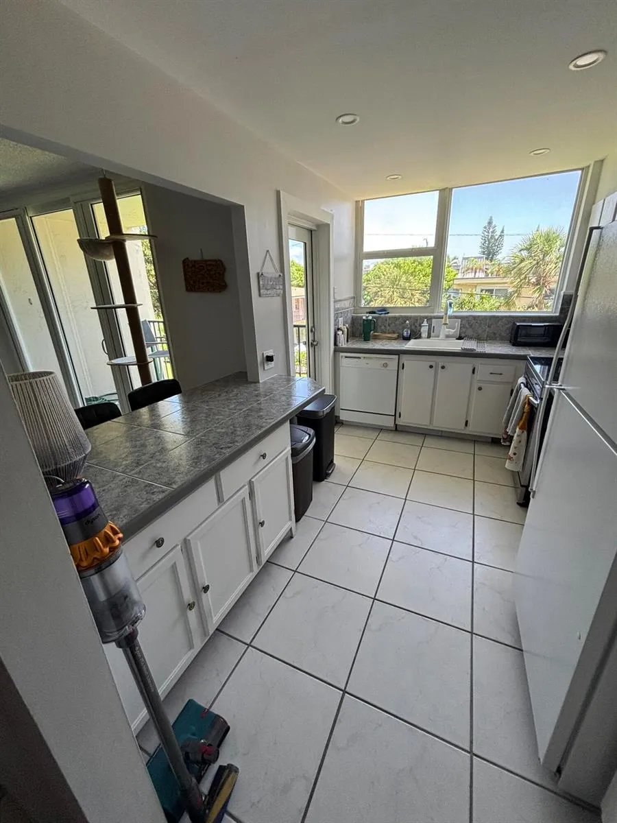 1238 HILLSBORO MILE #210 Hillsboro Beach, FL 33062