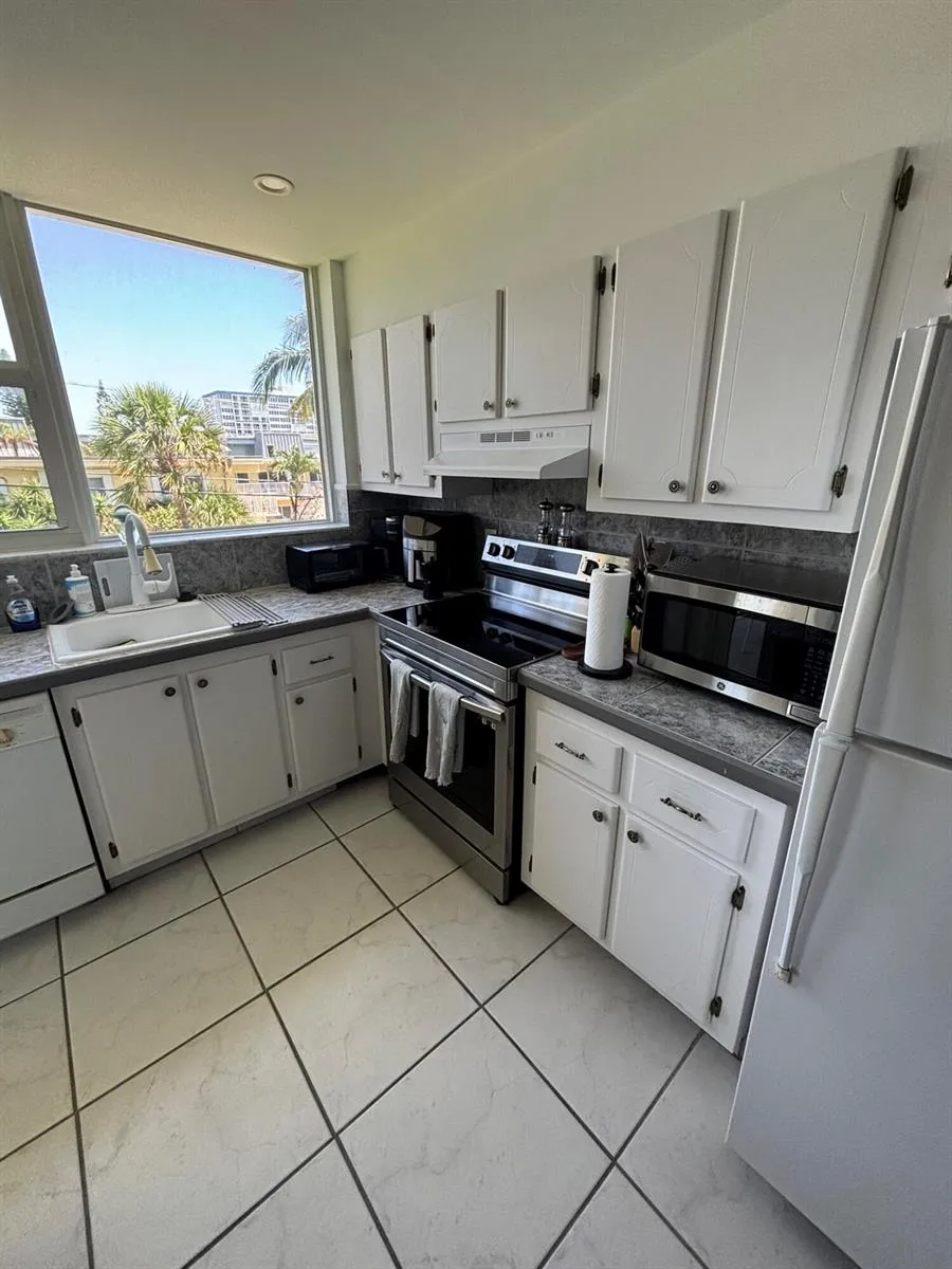 1238 HILLSBORO MILE #210 Hillsboro Beach, FL 33062