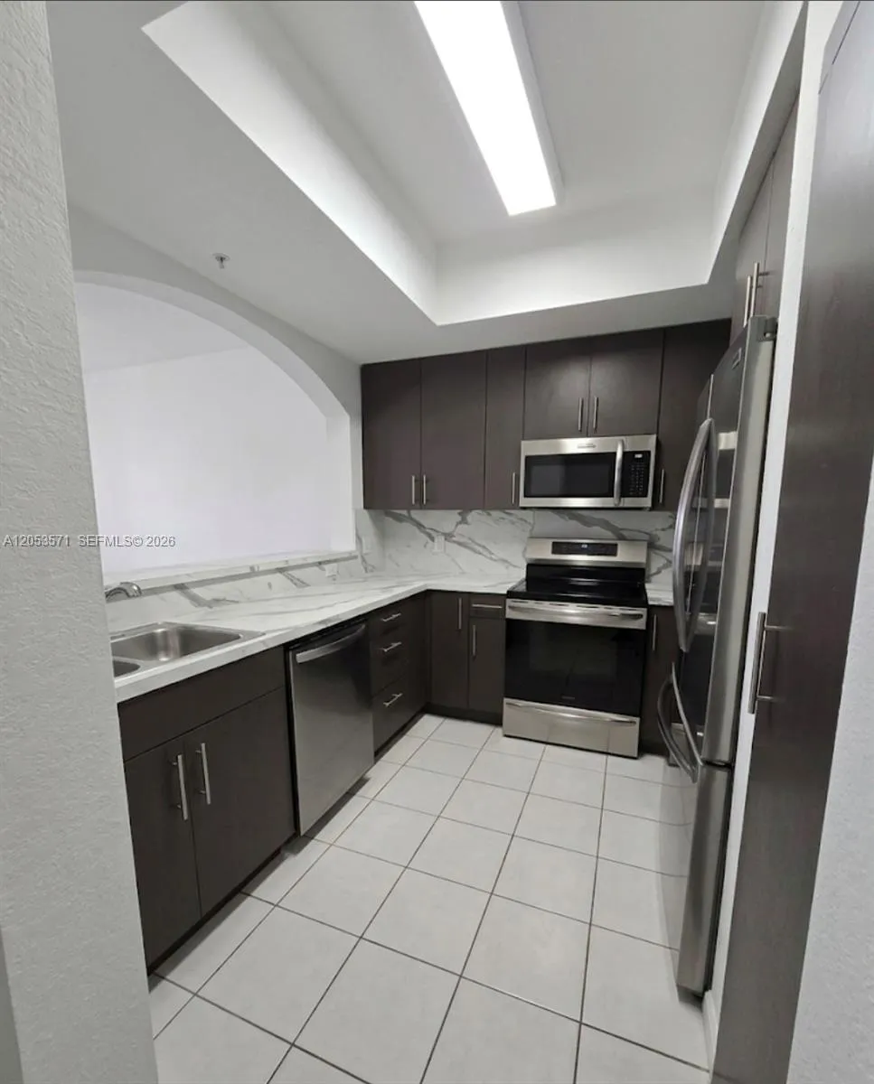 8936 W Flagler St #204 Miami, FL 33174