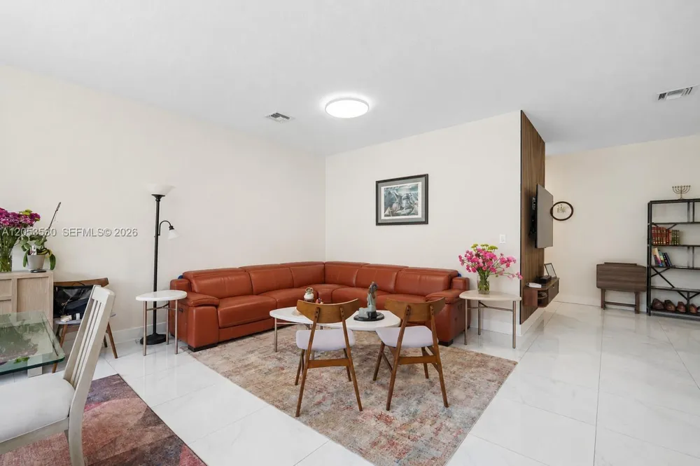 918 NE 191st St Miami, FL 33179